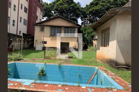 Casa à venda com 240m², 3 quartos e 2 vagas