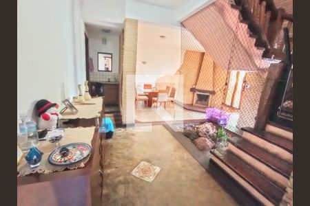 Casa à venda com 4 quartos, 370m² em Castelo, Belo Horizonte