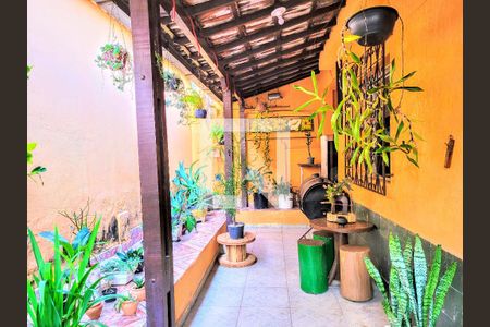 Casa à venda com 2 quartos, 360m² em Eldorado, Contagem