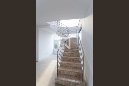 Apartamento à venda com 278m², 4 quartos e 4 vagasEscada