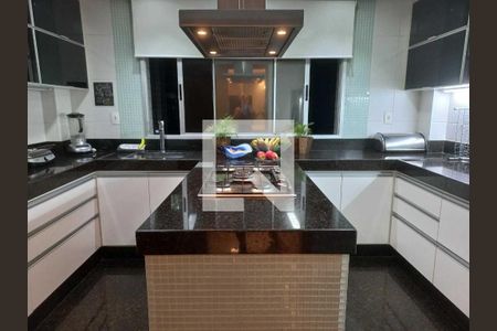 Apartamento à venda com 247m², 4 quartos e 4 vagas