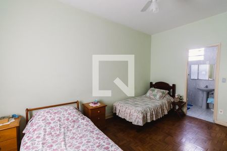 Casa à venda com 210m², 4 quartos e 2 vagasSuíte 2