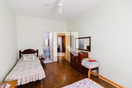 Casa à venda com 210m², 4 quartos e 2 vagasSuíte 2