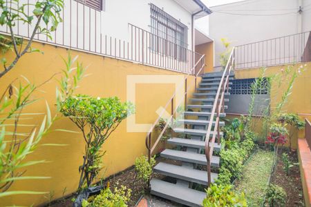 Casa à venda com 277m², 3 quartos e 2 vagas Casa à venda com 277m², 3 quartos e 2 vagasEscada de Acesso