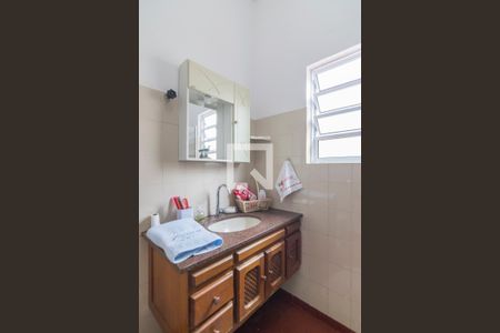 Casa à venda com 277m², 3 quartos e 2 vagas Casa à venda com 277m², 3 quartos e 2 vagasBanheiro