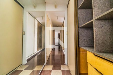 Casa à venda com 350m², 4 quartos e 2 vagasCorredor