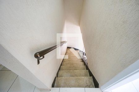 Casa para alugar com 70m², 2 quartos e sem vaga Casa para alugar com 70m², 2 quartos e sem vagaEscada