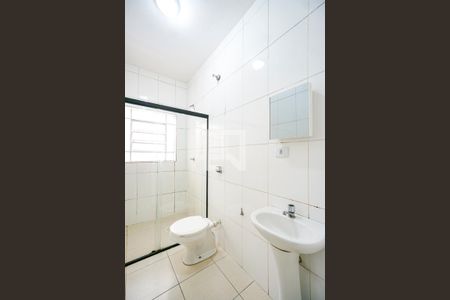 Casa para alugar com 70m², 2 quartos e sem vaga Casa para alugar com 70m², 2 quartos e sem vagaBanheiro social