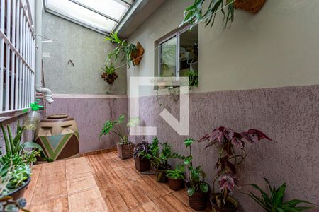 Casa à venda com 145m², 3 quartos e 2 vagas Casa à venda com 145m², 3 quartos e 2 vagasQuintal Fundos