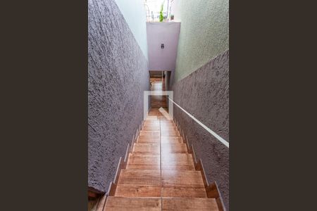 Casa à venda com 145m², 3 quartos e 2 vagas Casa à venda com 145m², 3 quartos e 2 vagasEscada Garagem