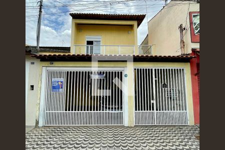 Casa à venda com 186m², 3 quartos e 3 vagas Casa à venda com 186m², 3 quartos e 3 vagasFachada