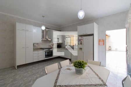 Casa à venda com 186m², 3 quartos e 3 vagas Casa à venda com 186m², 3 quartos e 3 vagasCozinha