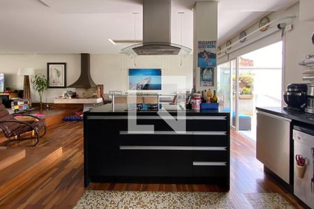 Casa à venda com 390m², 3 quartos e 6 vagas Casa à venda com 390m², 3 quartos e 6 vagasCozinha