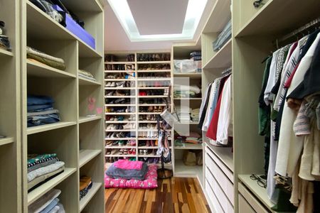 Casa à venda com 390m², 3 quartos e 6 vagas Casa à venda com 390m², 3 quartos e 6 vagasCloset - Suíte 3