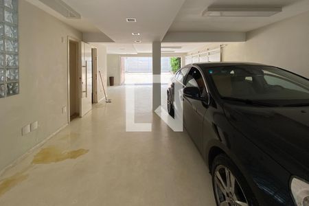Casa à venda com 390m², 3 quartos e 6 vagas Casa à venda com 390m², 3 quartos e 6 vagasGaragem