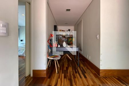 Casa à venda com 390m², 3 quartos e 6 vagas Casa à venda com 390m², 3 quartos e 6 vagasHall