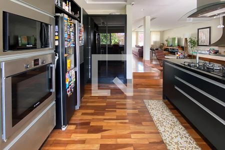 Casa à venda com 390m², 3 quartos e 6 vagas Casa à venda com 390m², 3 quartos e 6 vagasCozinha