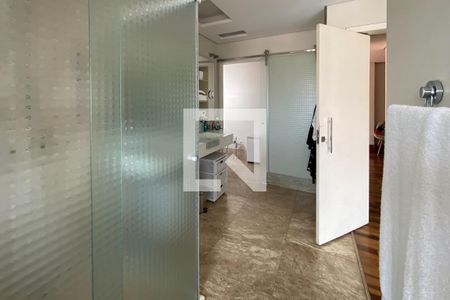 Casa à venda com 390m², 3 quartos e 6 vagas Casa à venda com 390m², 3 quartos e 6 vagasBanheiro da Suíte 3