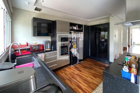 Casa à venda com 390m², 3 quartos e 6 vagas Casa à venda com 390m², 3 quartos e 6 vagasCozinha