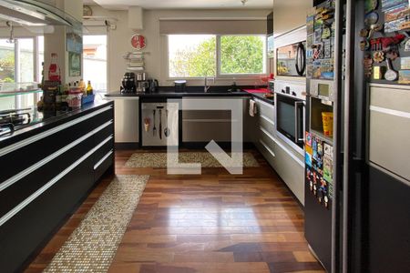 Casa à venda com 390m², 3 quartos e 6 vagas Casa à venda com 390m², 3 quartos e 6 vagasCozinha