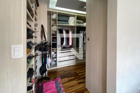 Casa à venda com 390m², 3 quartos e 6 vagas Casa à venda com 390m², 3 quartos e 6 vagasCloset - Suíte 3