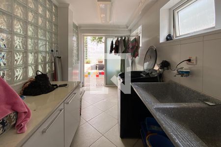 Casa à venda com 390m², 3 quartos e 6 vagas Casa à venda com 390m², 3 quartos e 6 vagasÁrea de Serviço