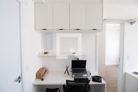 Sala - Mesa e armário de apartamento à venda com 1 quarto, 25m² em Vila Butantã, São Paulo
