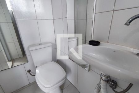 Banheiro de casa para alugar com 1 quarto, 25m² em Vila Ré, São Paulo