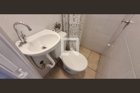 Banheiro de apartamento para alugar com 1 quarto, 15m² em Jardim Jussara, São Paulo
