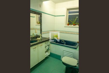 Casa à venda com 400m², 5 quartos e 5 vagasBanheiro quarto 3