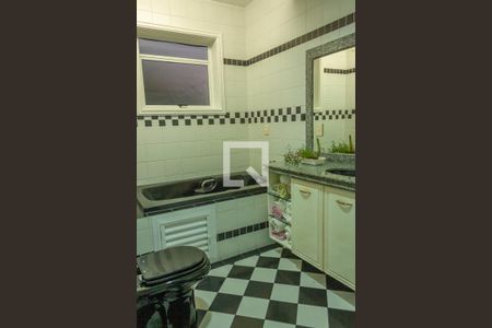 Casa à venda com 400m², 5 quartos e 5 vagasBanheiro quarto 4