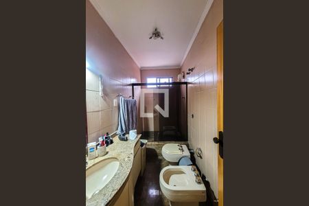 Casa à venda com 210m², 3 quartos e 2 vagas Casa à venda com 210m², 3 quartos e 2 vagasBanheiro Social