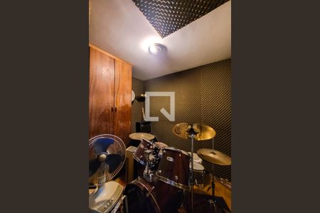 Casa à venda com 210m², 3 quartos e 2 vagas Casa à venda com 210m², 3 quartos e 2 vagasestúdio