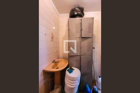 Casa à venda com 210m², 3 quartos e 2 vagas Casa à venda com 210m², 3 quartos e 2 vagasBanheiro de serviço