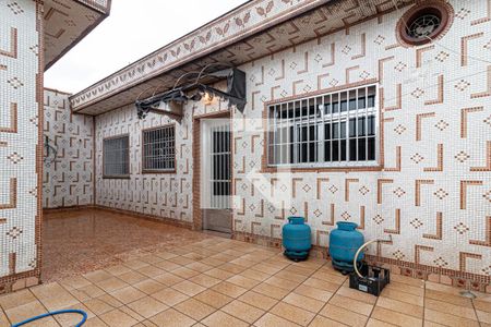 Casa para alugar com 130m², 3 quartos e 1 vaga Casa para alugar com 130m², 3 quartos e 1 vagaÁrea externa - Fundos