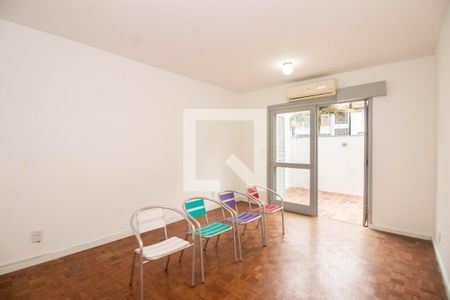 Quarto e Sala de kitnet/studio à venda com 1 quarto, 55m² em Independência, Porto Alegre