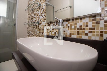 Banheiro de kitnet/studio à venda com 1 quarto, 55m² em Independência, Porto Alegre