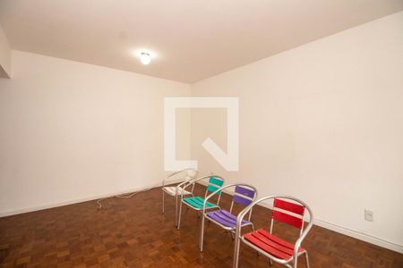 Quarto e Sala de kitnet/studio à venda com 1 quarto, 55m² em Independência, Porto Alegre