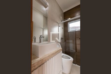 Casa de condomínio para alugar com 308m², 4 quartos e 4 vagasBanheiro Social