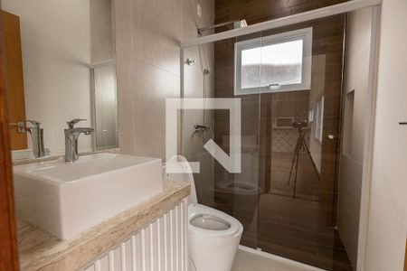 Casa de condomínio para alugar com 308m², 4 quartos e 4 vagasBanheiro Social