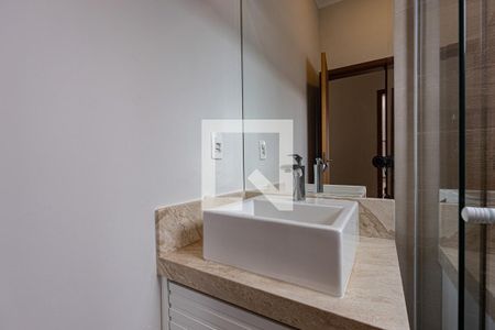 Casa de condomínio para alugar com 308m², 4 quartos e 4 vagasBanheiro Corredor