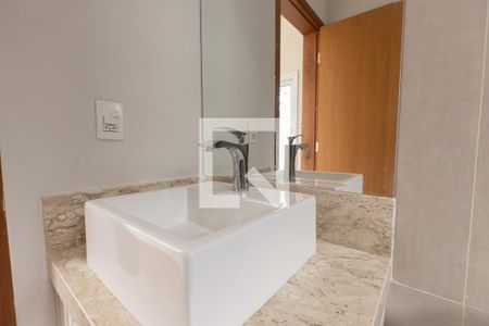 Casa de condomínio para alugar com 308m², 4 quartos e 4 vagasBanheiro do corredor