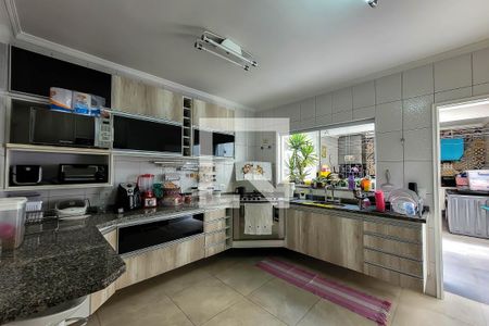 Casa à venda com 241m², 3 quartos e 3 vagasCozinha