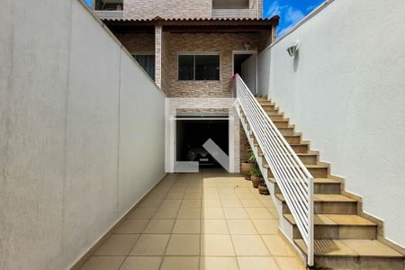 Casa à venda com 241m², 3 quartos e 3 vagasGaragem