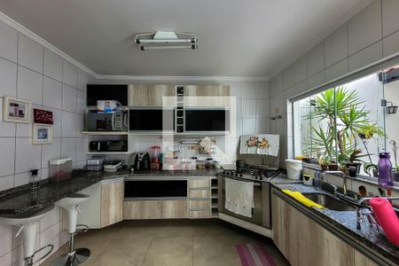 Casa à venda com 241m², 3 quartos e 3 vagasCozinha