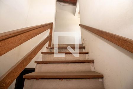 Casa à venda com 280m², 3 quartos e 1 vaga Casa à venda com 280m², 3 quartos e 1 vagaEscada do Sótão