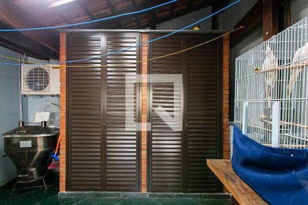 Casa à venda com 200m², 3 quartos e 5 vagasVaranda - Armários