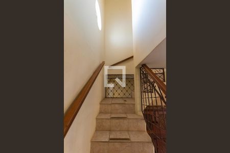 Casa à venda com 288m², 3 quartos e 4 vagasEscada