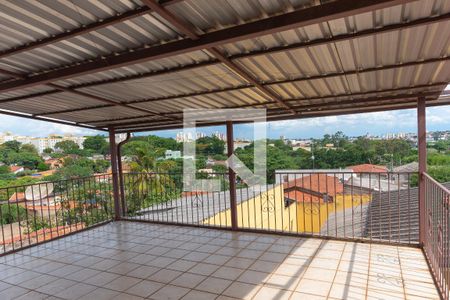 Casa à venda com 288m², 3 quartos e 4 vagasSacada do Quarto 1