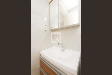 Banheiro de apartamento para alugar com 1 quarto, 36m² em Jardim Dona Leopoldina, Porto Alegre